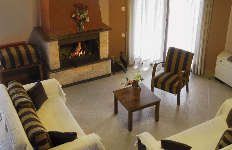Karyon Apartments Kariofiton Bagian luar foto